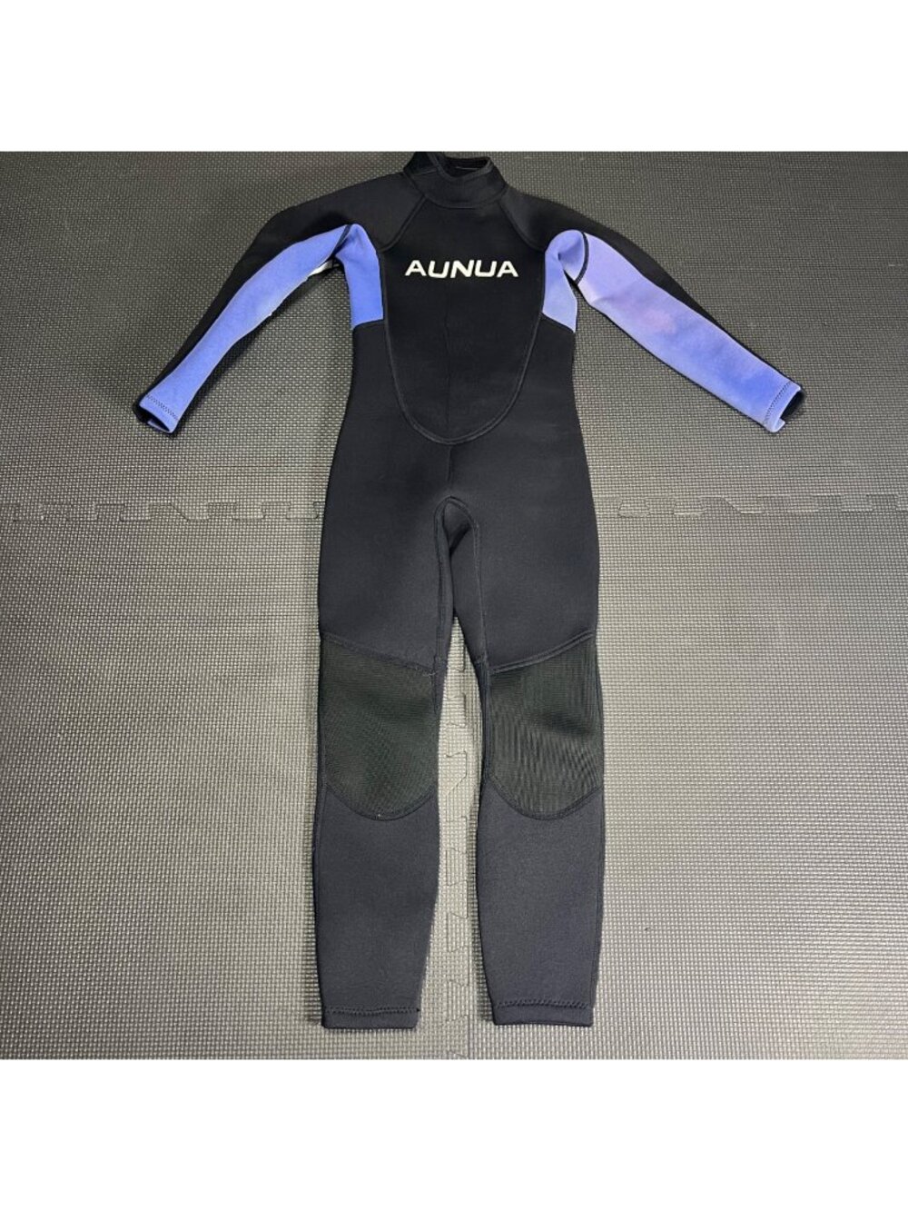 Aunua 3:2mm Full Wetsuit For Kids Size US 6 Black & Blue Neoprene
